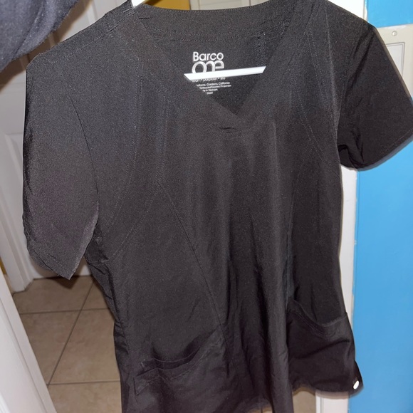 Barco One medical scrub, it is a small size message me if interested ! - Picture 3 of 5